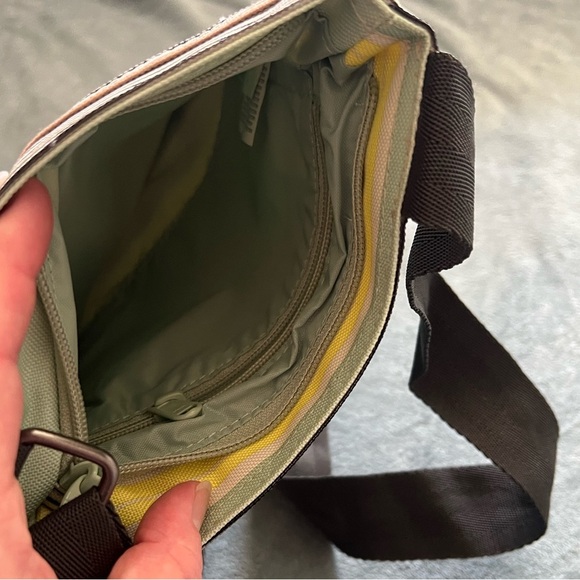 Dakine Crossbody Purse - Picture 4 of 7